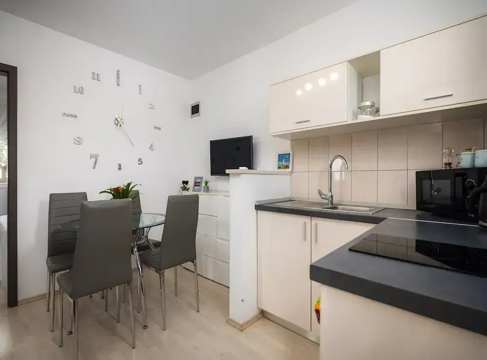 Beautiful Apartment With Parking Space
