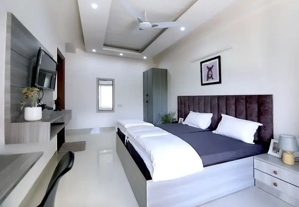 Housr Sector 43 Gurgaon Global FoyerMall