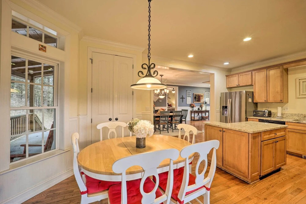 Hot Tub & Game Room: 'A Mountain Dream' in Vilas