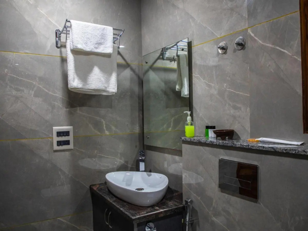 Dev Royale Hotel