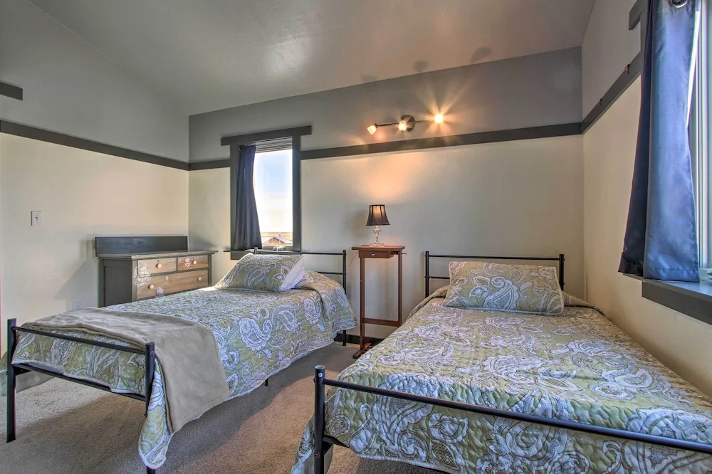Pet-friendly Choteau Townhouse With Gas Grill!