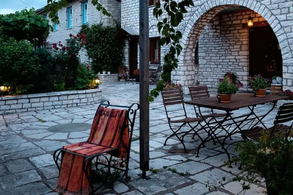 Vikos Hotel