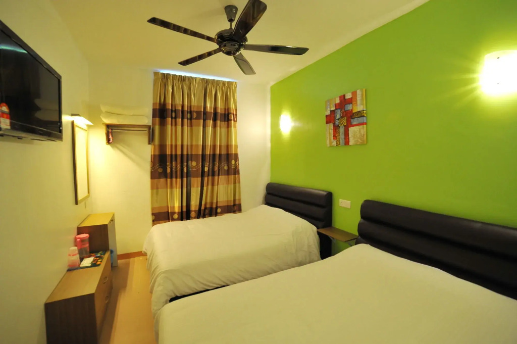 OYO 850 Gold Star Hotel