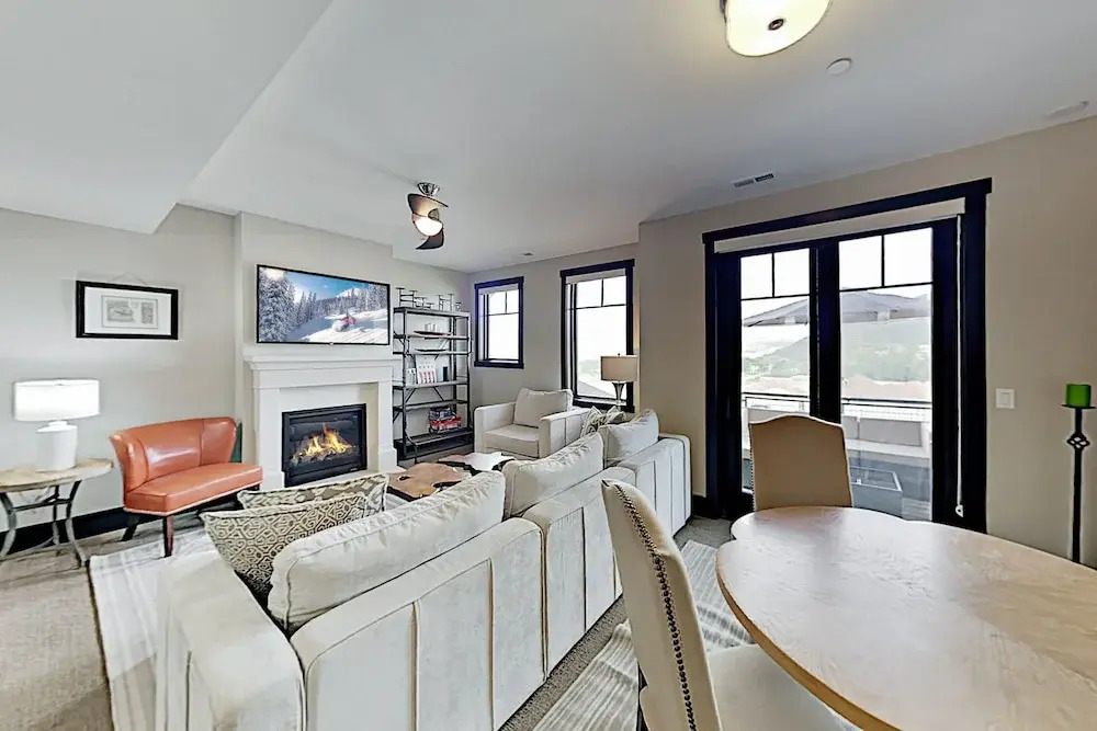 New Listing! Chic Townhome W/ Hot Tub, Near Skiing 3 Bedroom Townhouse