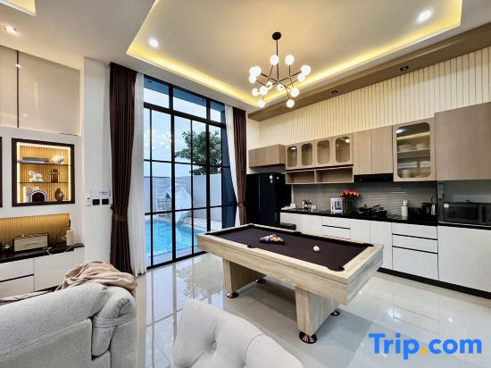 Modern 3BR British Pool Villa + 5KM Jomtien Beach