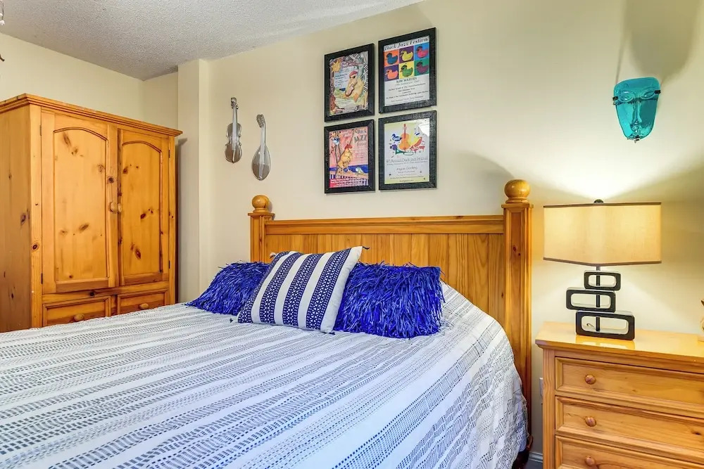 Nags Head Apt With Patio - 1/2 Mile Walk to Beach!