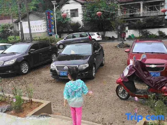 Xiong Haoxiang Homestay in Luxian County