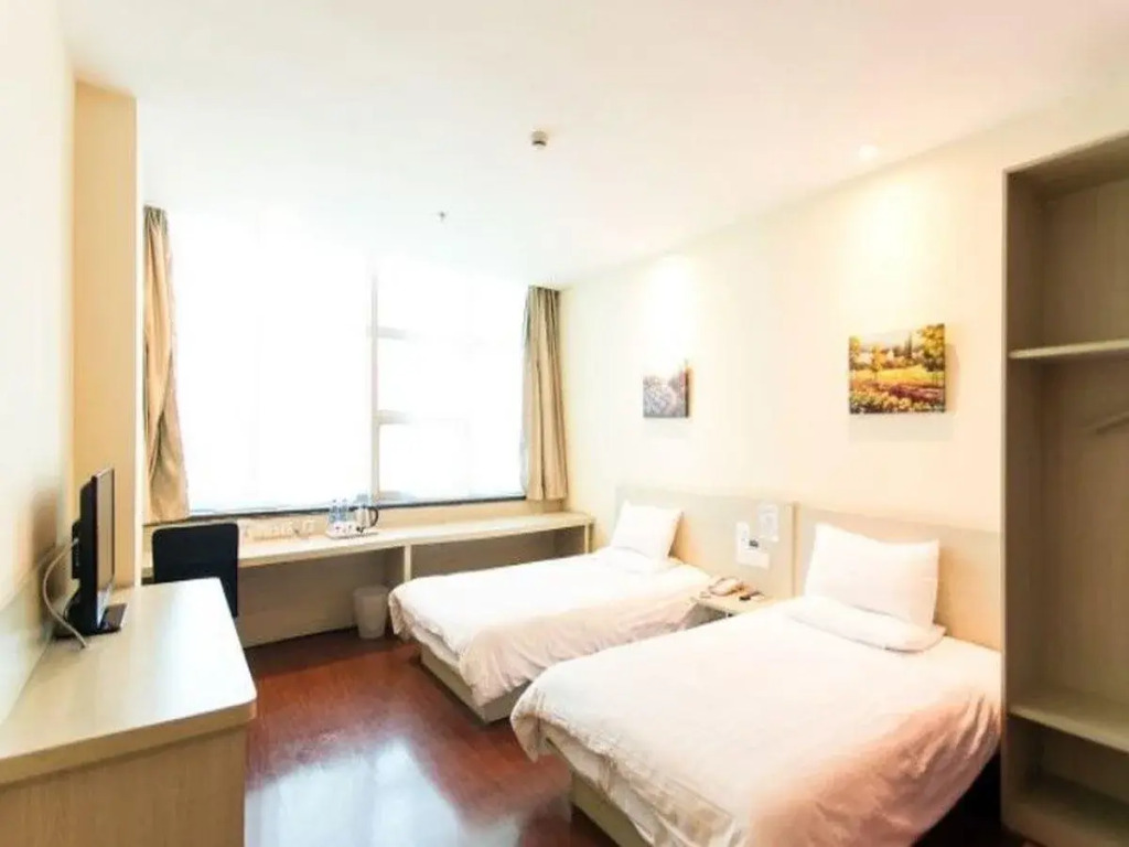 Hanting Suzhou Renmin Bridge South Metro Station Hotel
