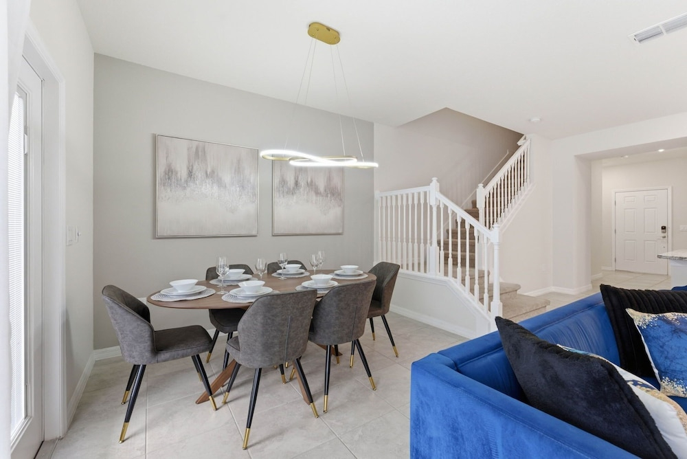 5BR Home w/ Private Pool at Windsor Island