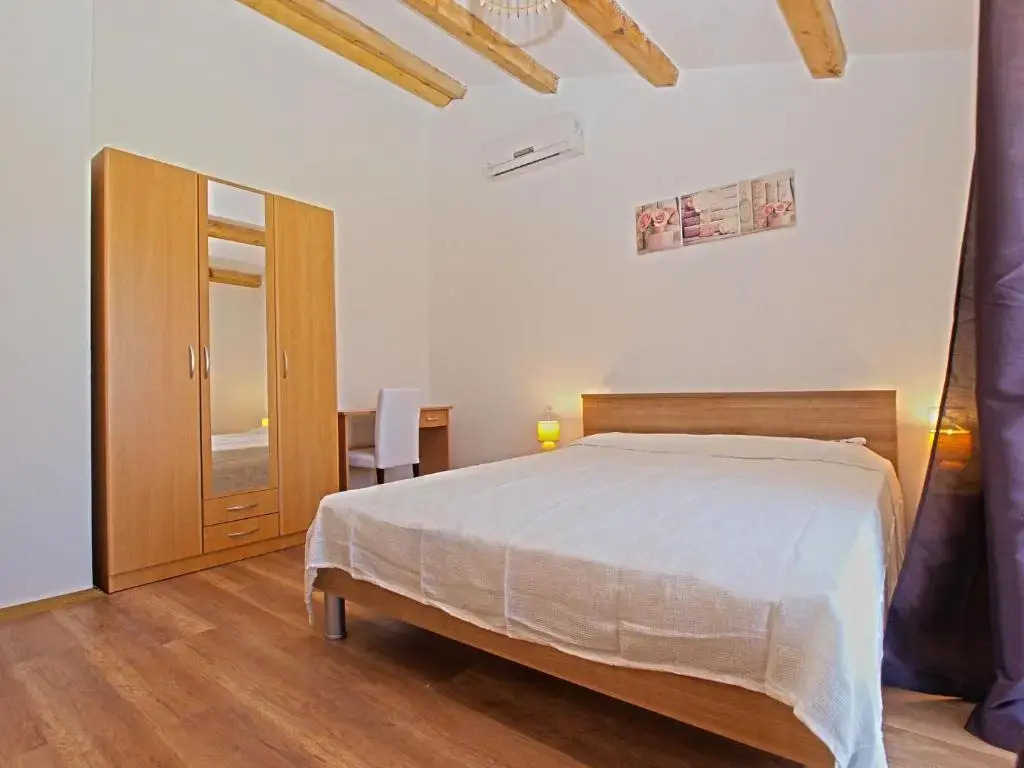 House Andrej 1372
