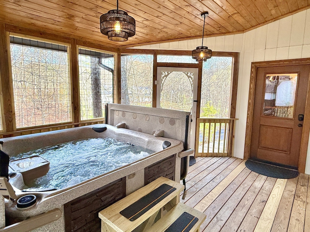 Dolly's Harmony Haven 3 Bedroom Cabin