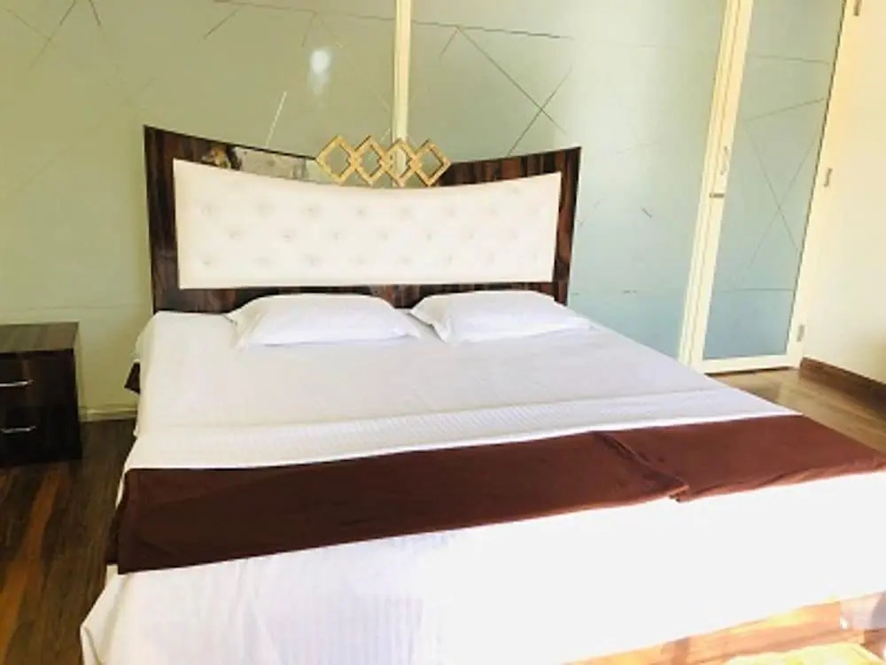 Spicy Mango Malhotra's Pristine Villa