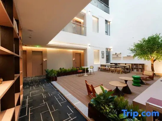 Zhijing Apartment（Haizhu Square Branch）