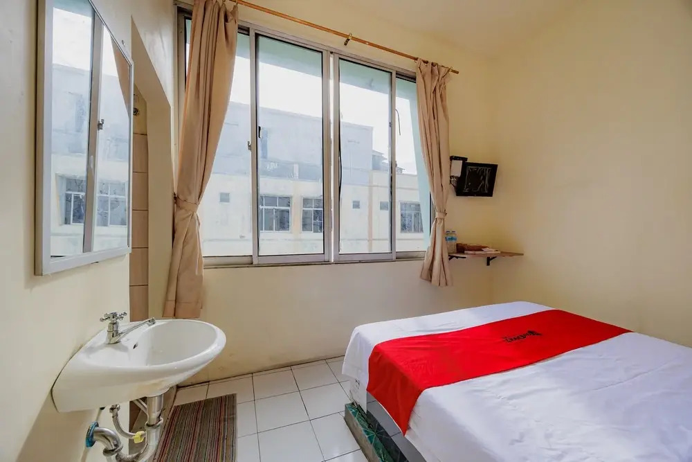 RedDoorz near Soekarno Hatta Airport 3