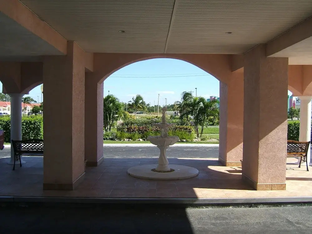 Castaways Resort & Suites