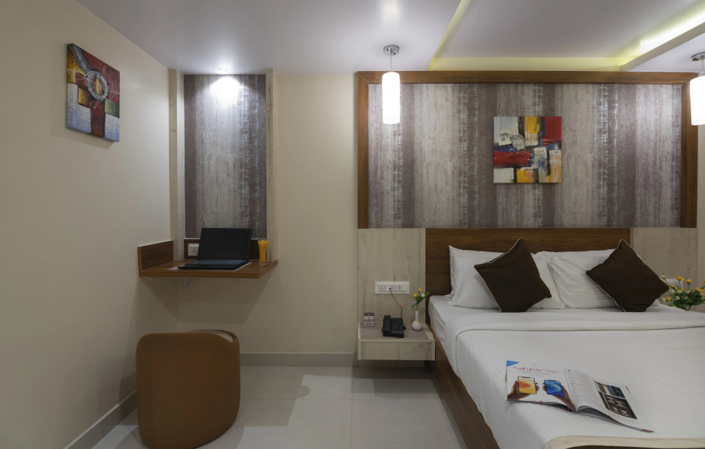 Hotel Monarch International