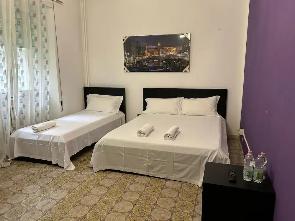 Venice Night 25 Family Room D