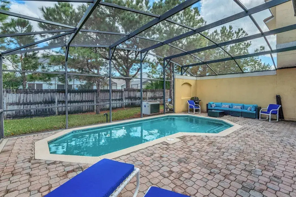 Fresh Decor With Hardwood Floors Huge Private Pool Area CDC Standards 4tv121
