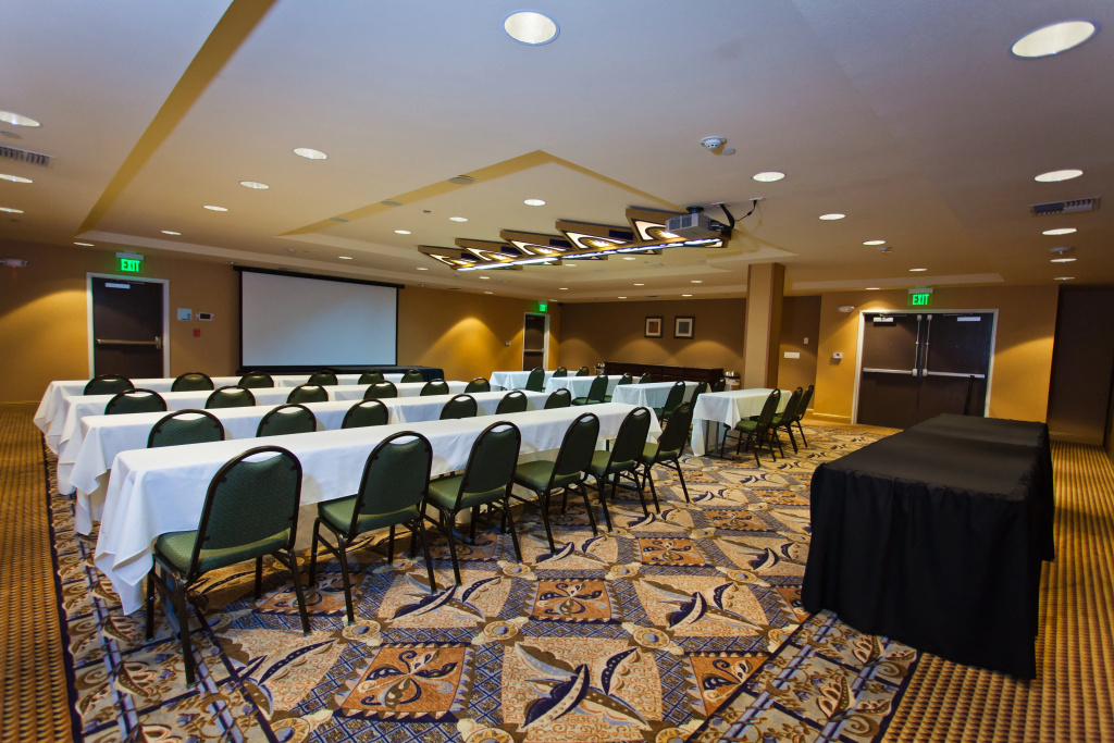 Holiday Inn Express & Suites Sacramento NE Cal Expo by IHG