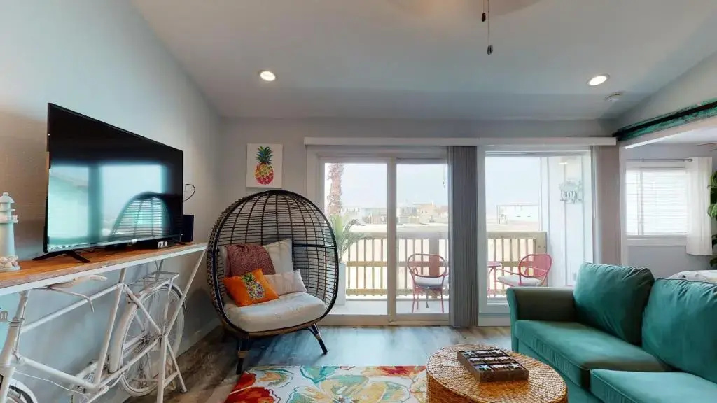 AH-F223 New 2nd Floor Condo, Close to PoolHot Tub, Near Marina & Ferry