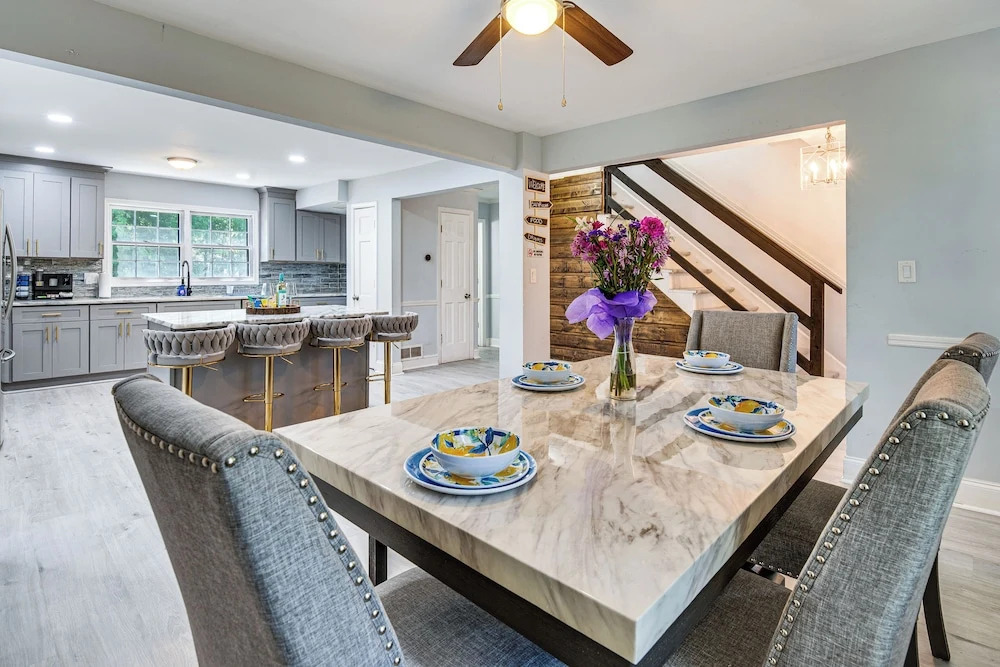 Spacious Home w/ Hot Tub, 14 Mi to Downtown Atl!