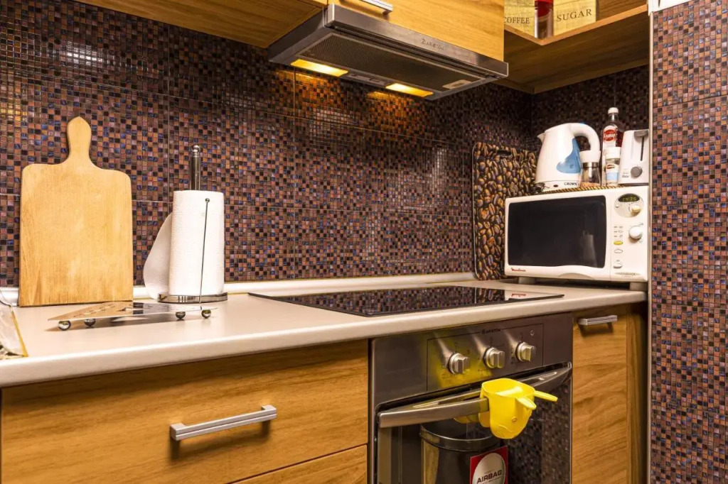 1BD flat with a Garage - 5 mins to the city centre