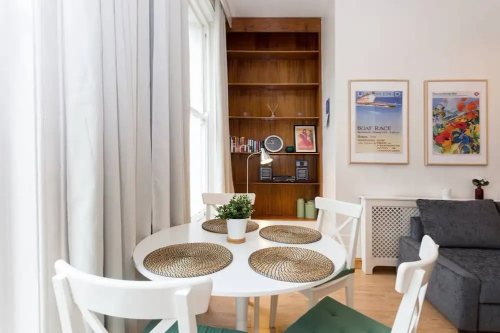 1 Bedroom Flat in Bayswater Accommodates 4