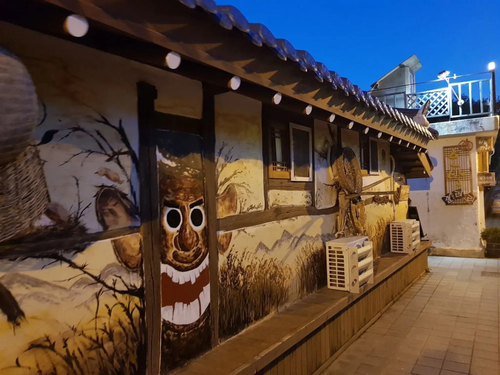 Hanulgiwa Hanok Stay