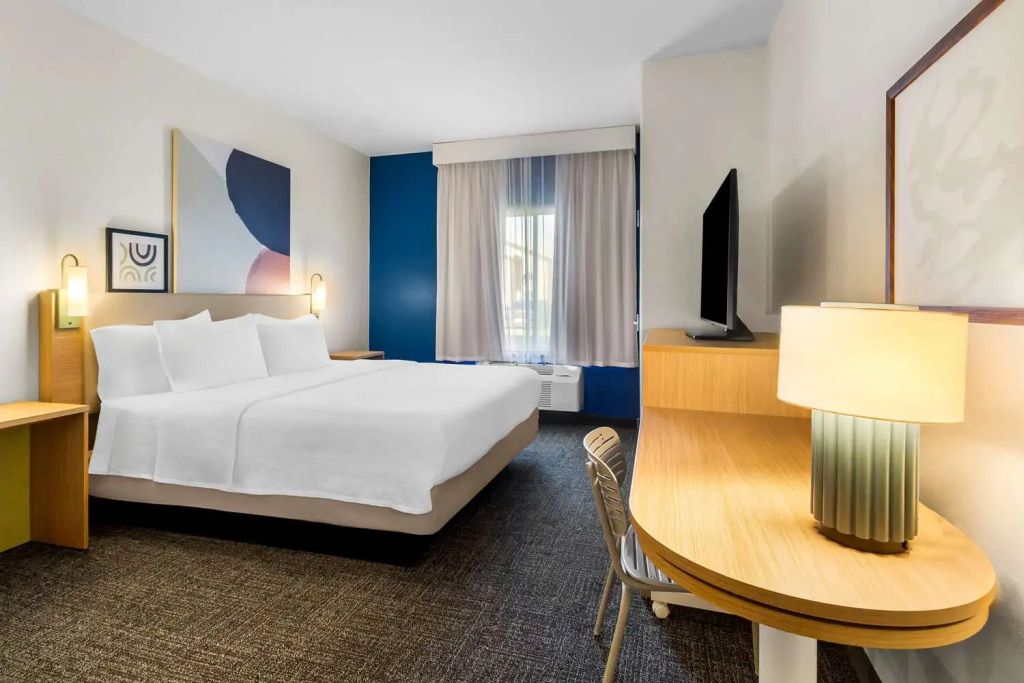 Spark by Hilton Pearland (H)