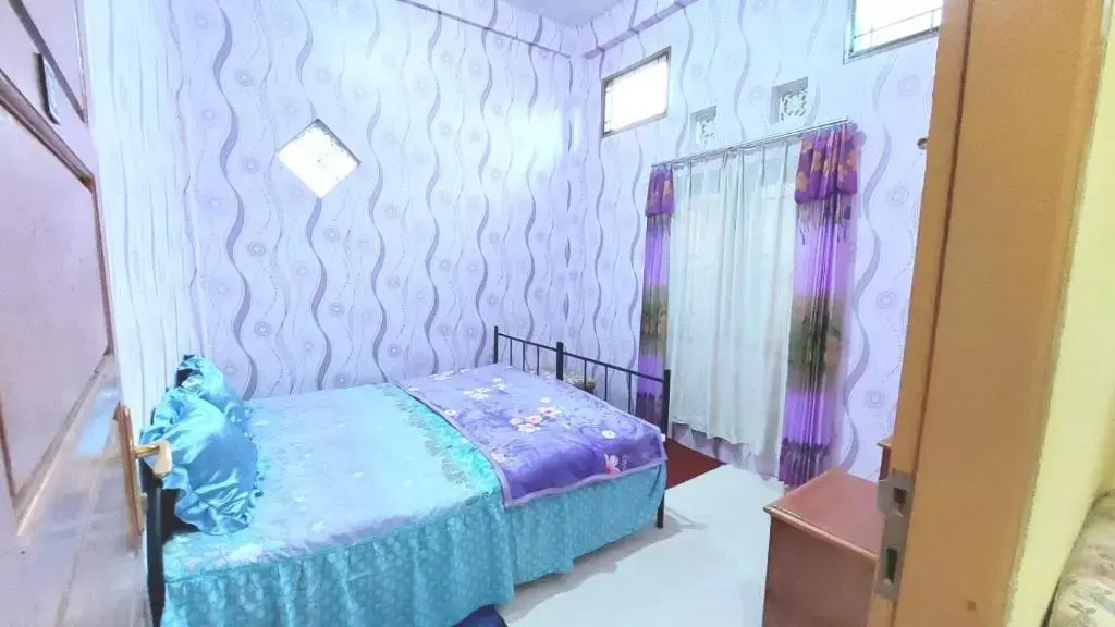 Penginapan Syariah Dhifa Indonesian only
