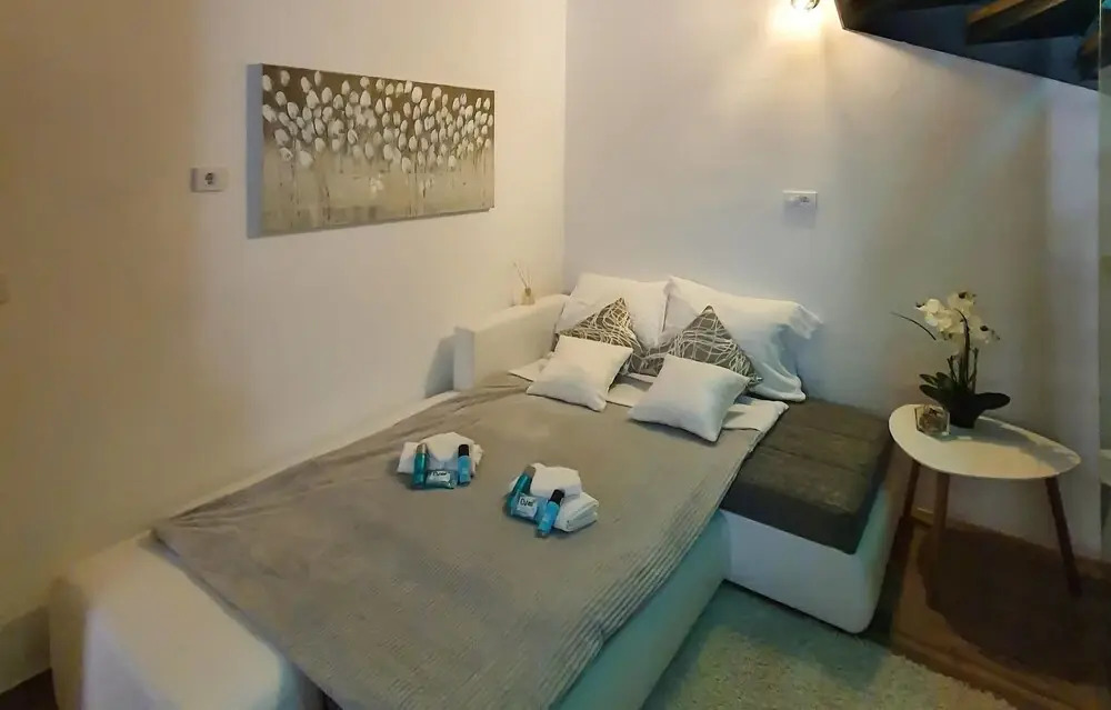 Nice Home in Pag With 2 Bedrooms, Wifi and Private Swimming Pool