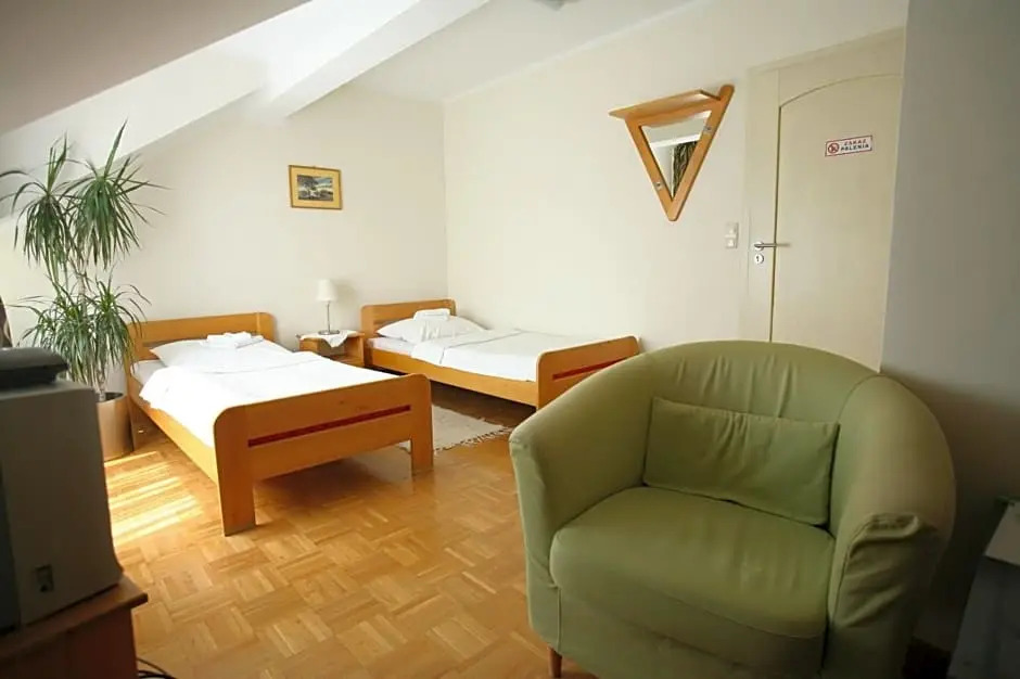 Hotel Azyl