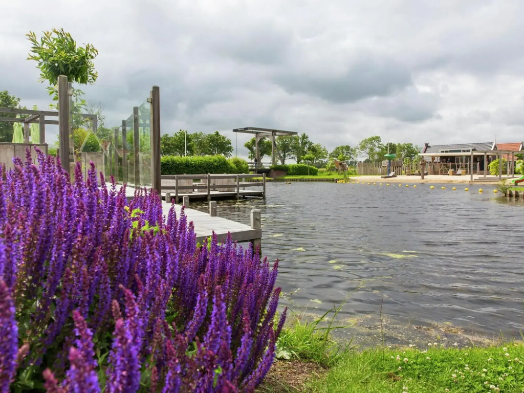 Comfortable chalet with microwave, Alkmaar at 15km