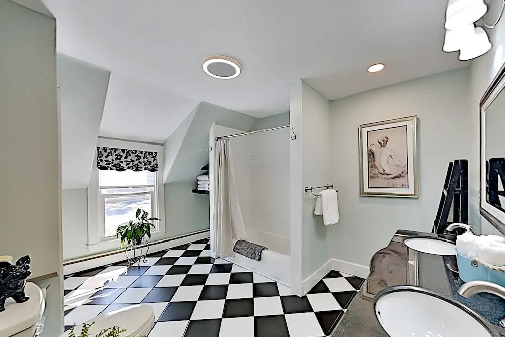 Adorable & Updated In The Heart Of Freeport 3 Bedroom Home