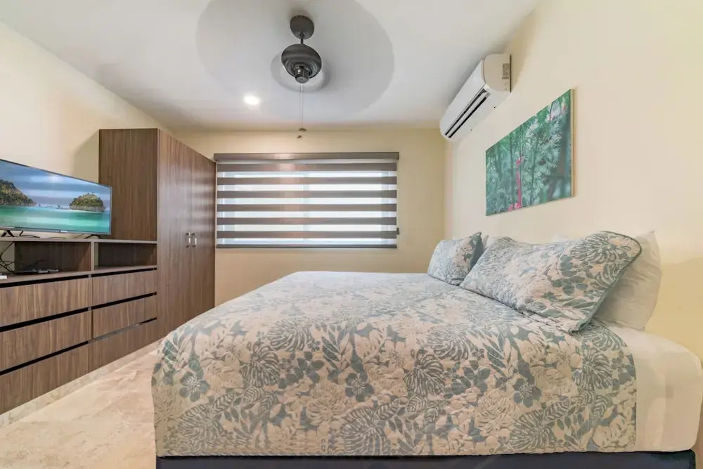1 Bedroom Condo Pool & Gym - Veranto 210