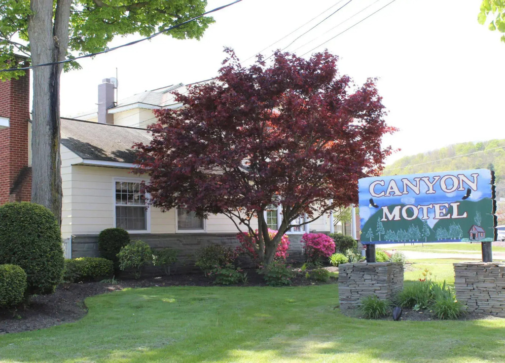 Canyon Motel