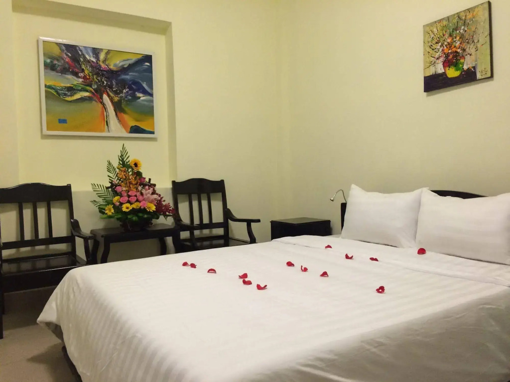 Jade Hotel