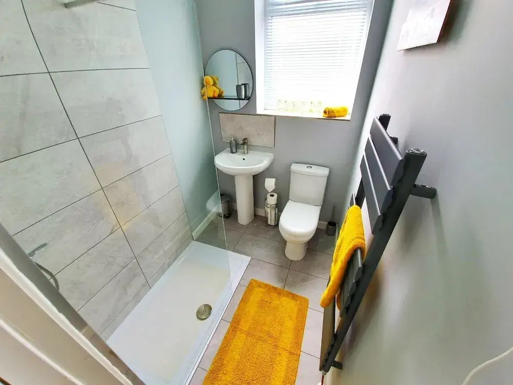 Sunflower Suite under Sasco Apartments