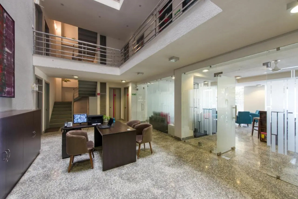 ROSASTAYS Gurugram Sec 31