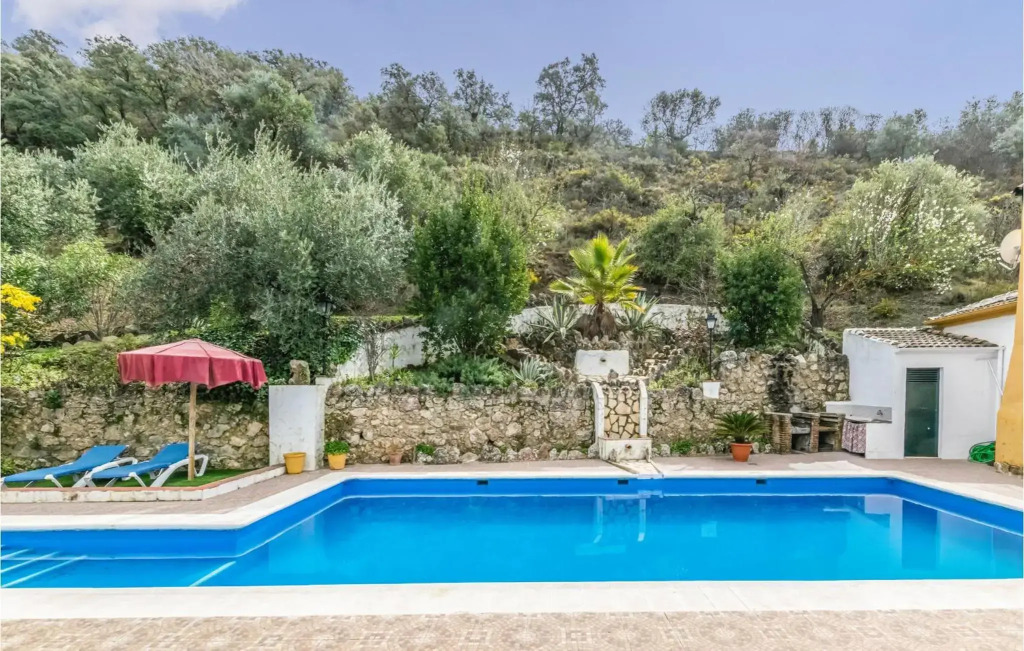 Amazing home in Crdoba with 4 Bedrooms, Private swimming pool and Outdoor swimming pool