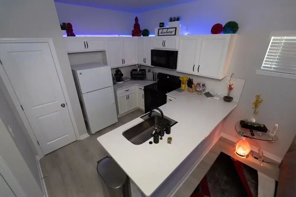 Pet Friendly Modern Zen Studio Retreat W/ Hot Tub! Home by RedAwning