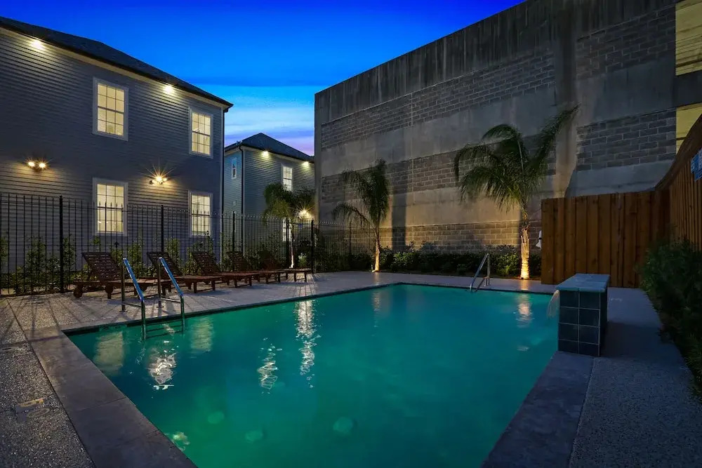 Stunning Modern and Fully-Upgraded 5 BR with Pool