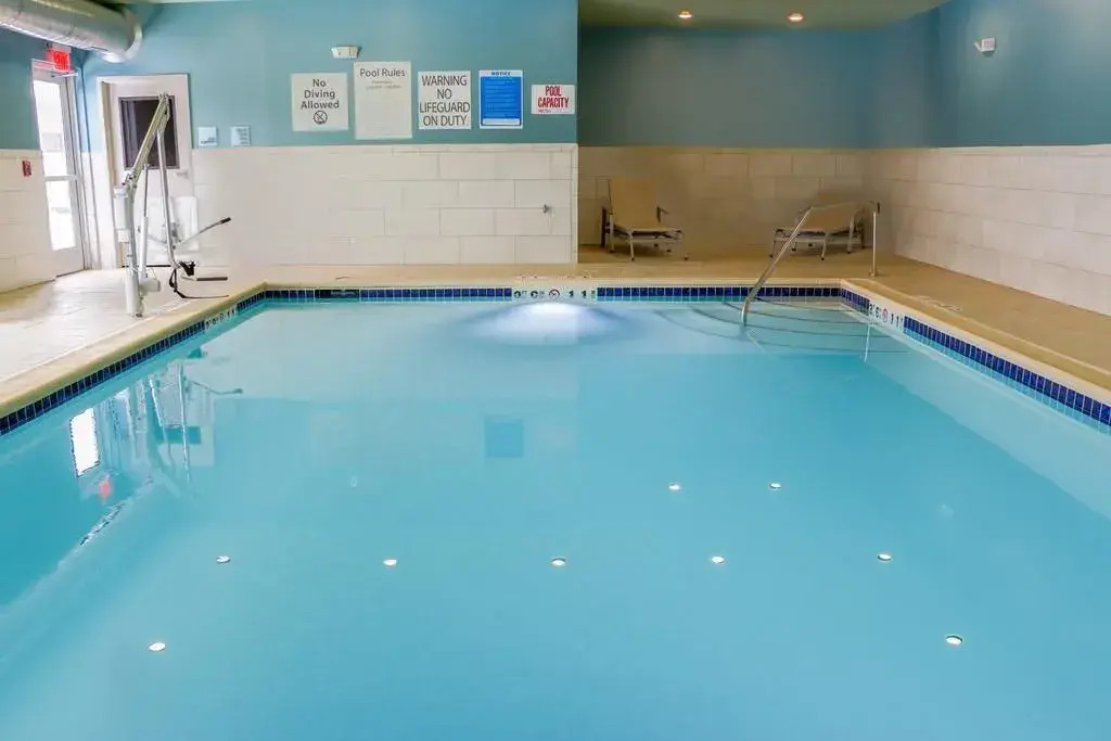 Holiday Inn Express Hotel & Suites Detroit-Utica by IHG