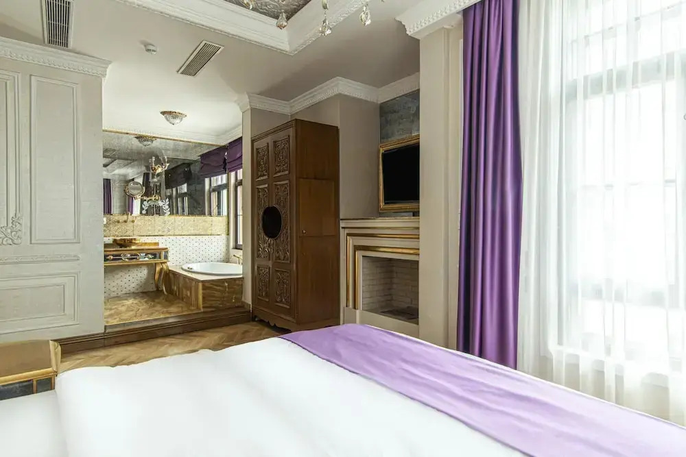 Hotel Room in Historic Mansion in Beylerbeyi