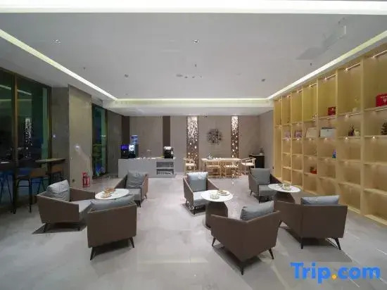 Yeste International Hotel (Yingjiang Bus Passenger Station)