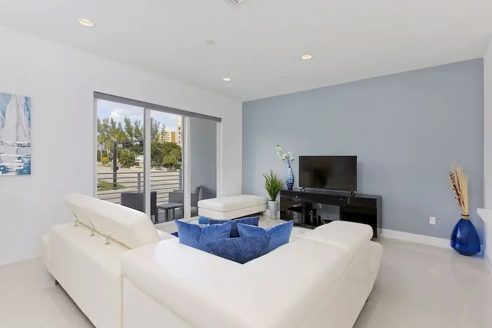 1387 N Ocean Townhouse - 4 Br townhouse by RedAwning