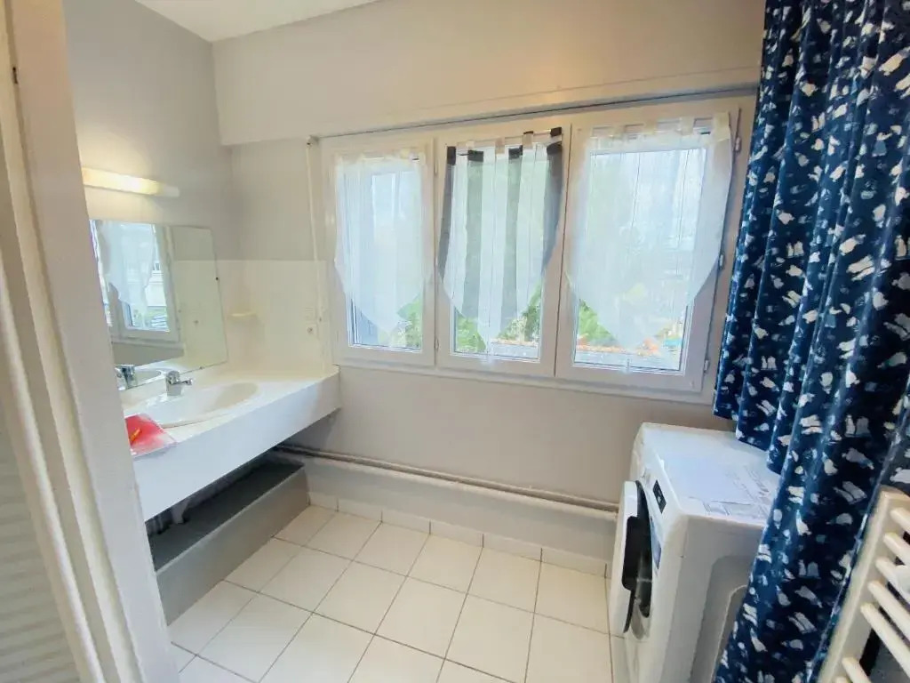 LES DRUIDES, bel appartement avec wifi, plage a 400m