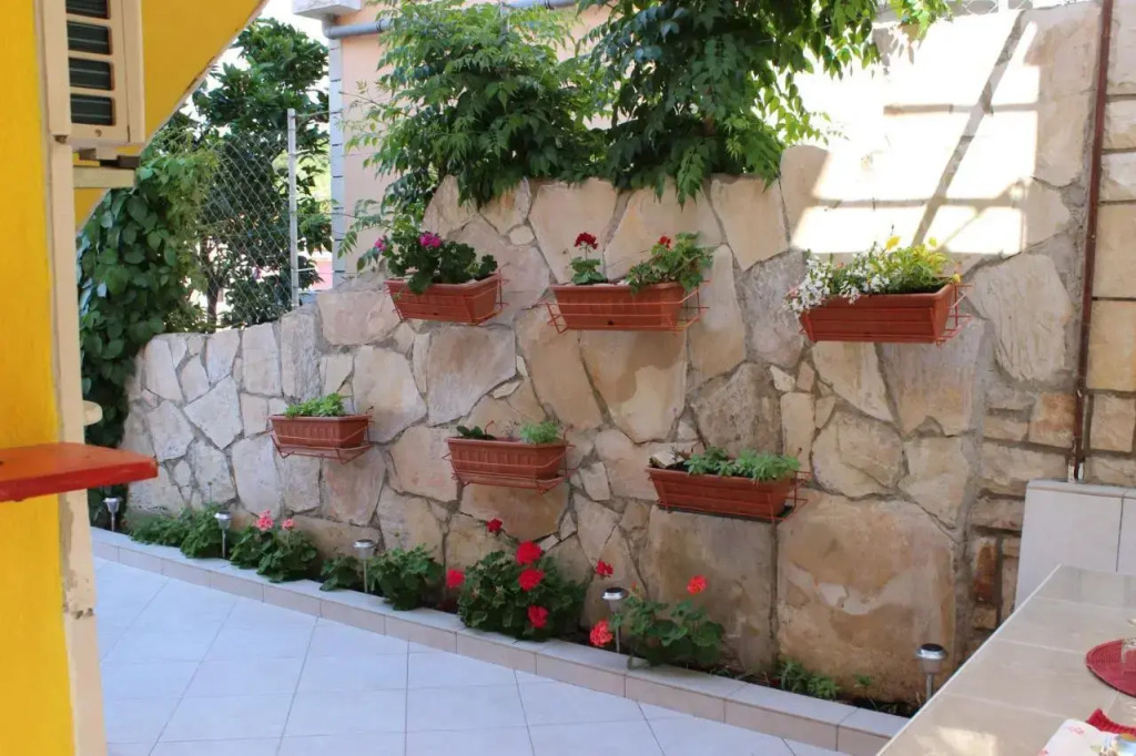 Apartments Ustavdic
