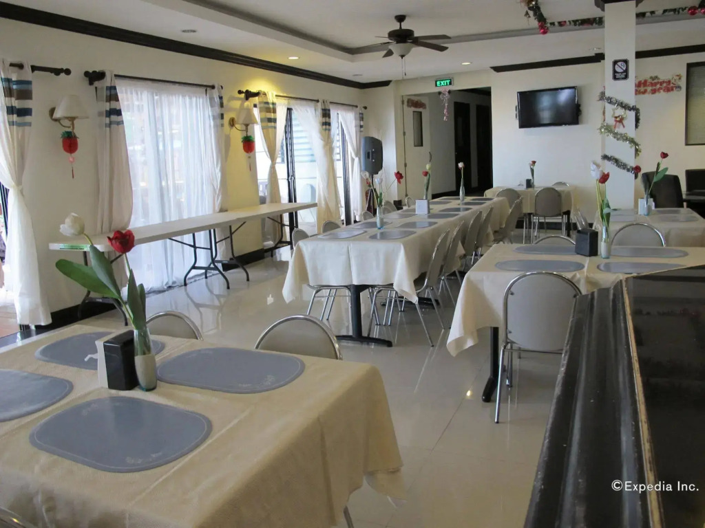 BlueFins Resort