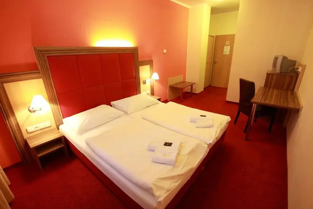 CORNER HOTEL U DIVADLA*** - ZNOJMO